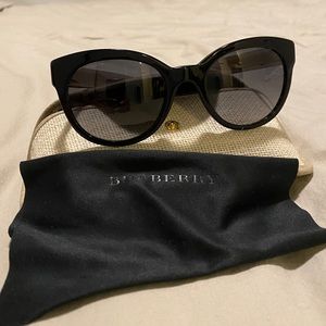 Burberry Black Oversized Cat-eye sunglasses